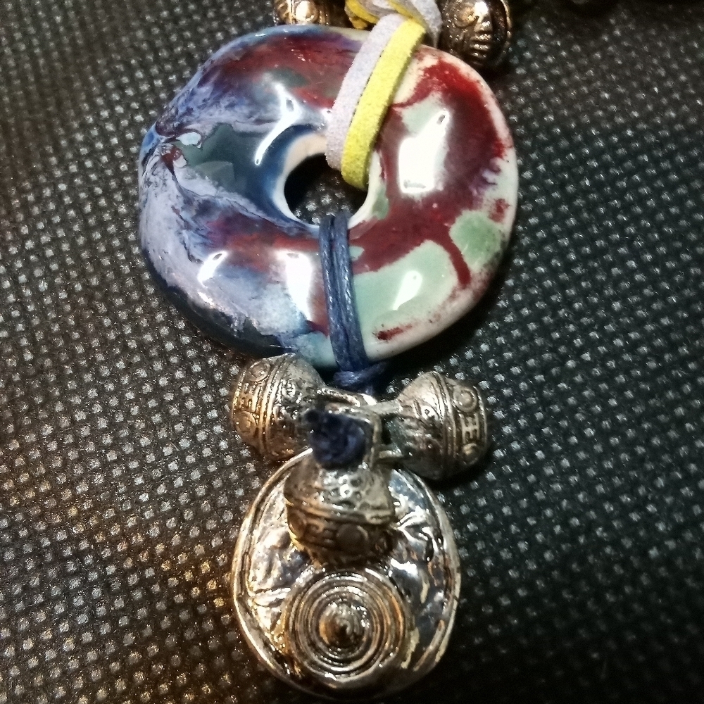 NWOT Peace Vibes ✌️Multicolor Pendant Choker Necklace, Very Colorful Stones. - Picture 2 of 11